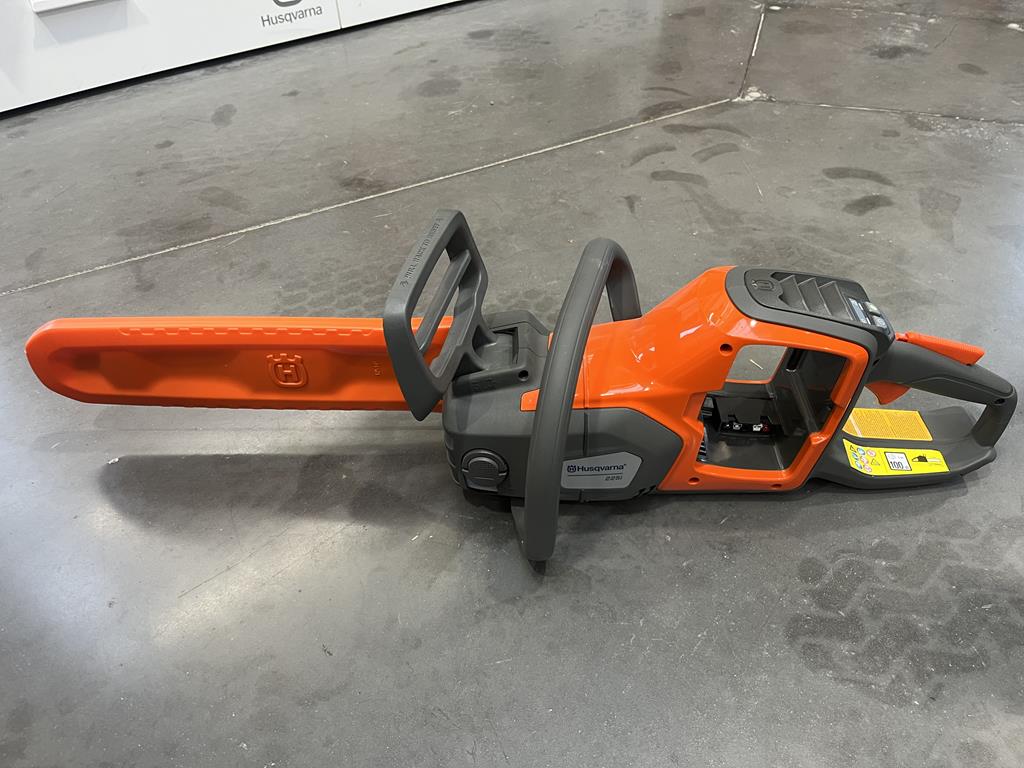 HUSQVARNA 225i